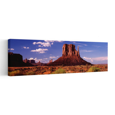 Formations rocheuses sur un paysage, les mitaines, Monument Valley Tribal Park, Monument Valley, Utah, États-Unis