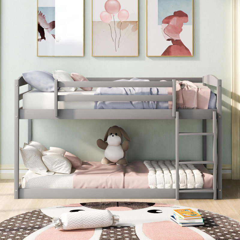 Lit superposé simple au-dessus d'un lit simple avec échelle, gris