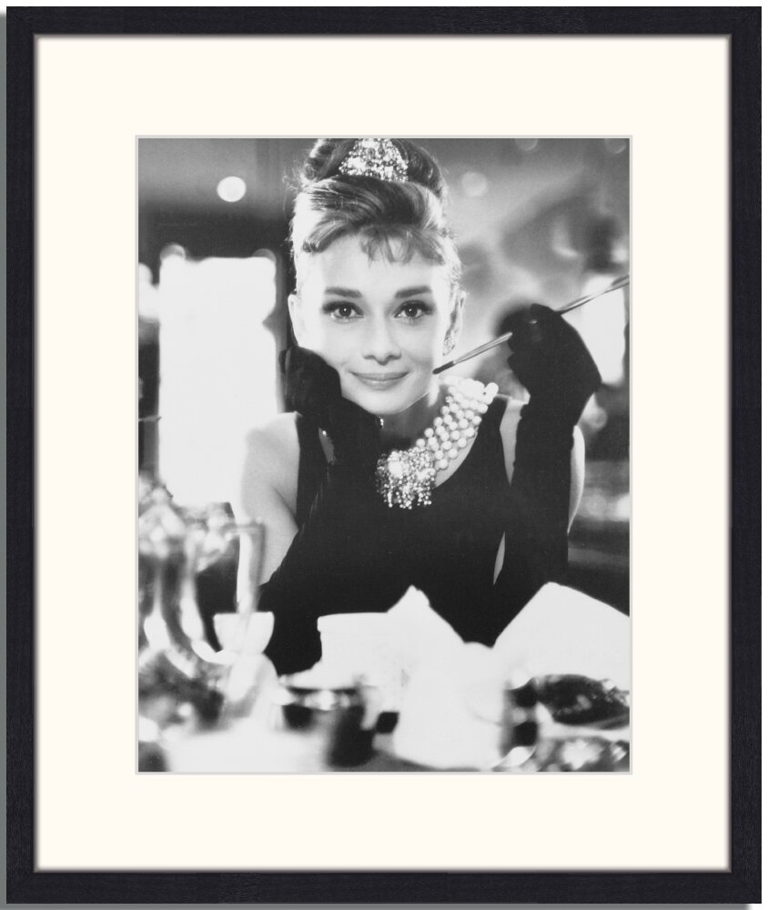 Gerahmtes Poster Audrey Hepburn in Breakfast bei Tiffanys