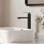 Robinet de lavabo de salle de bain à un trou, robinet de lavabo de salle de bain à poignée simple avec ensemble de drain-113300777
