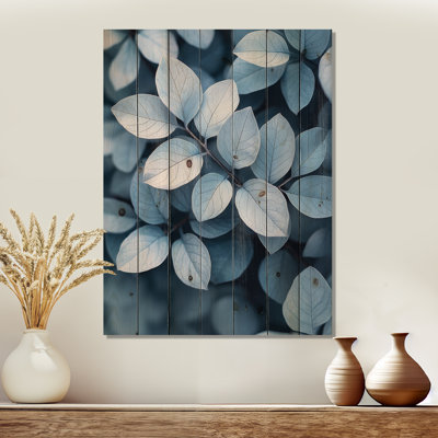 Minimalisme, feuilles bleues fumées II - décoration murale en bois de feuilles - sur bois de pin naturel