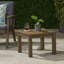 Table d'appoint en bois d'acacia avec plateau à lattes, durable et élégante pour les espaces extérieurs
