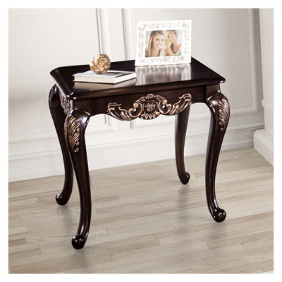 Table de bout carrée traditionnelle en bois massif avec pieds en cabriole et détails sculptés au fini cerisier