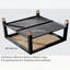 Table basse industrielle carrée avec structure en acier noir mat et plateau en verre doré pour les espaces de vie modernes