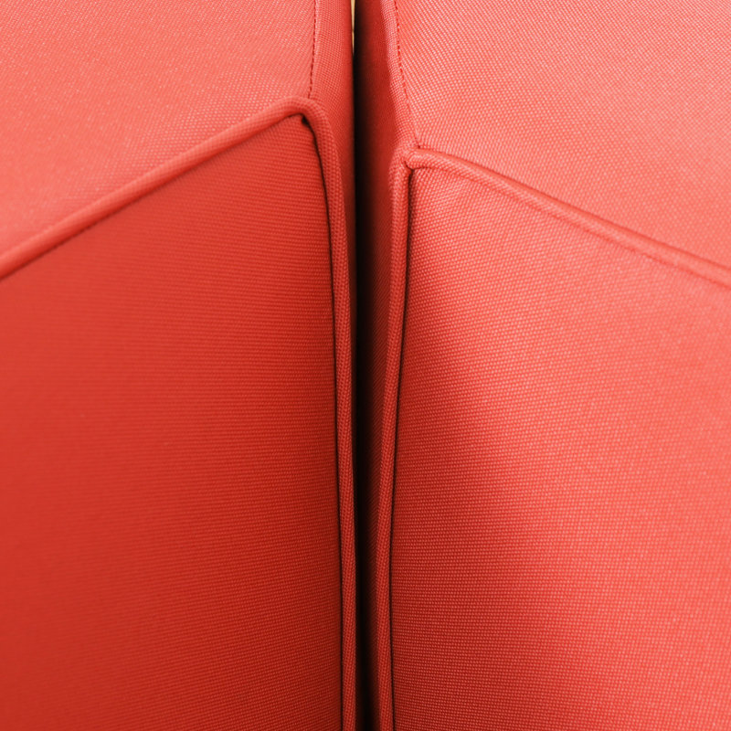 Bois rouge et table basse - Tissus aquatiques, patio de style de vie classique avec sièges, élégant