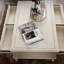 Table basse spacieuse et élégante en bois