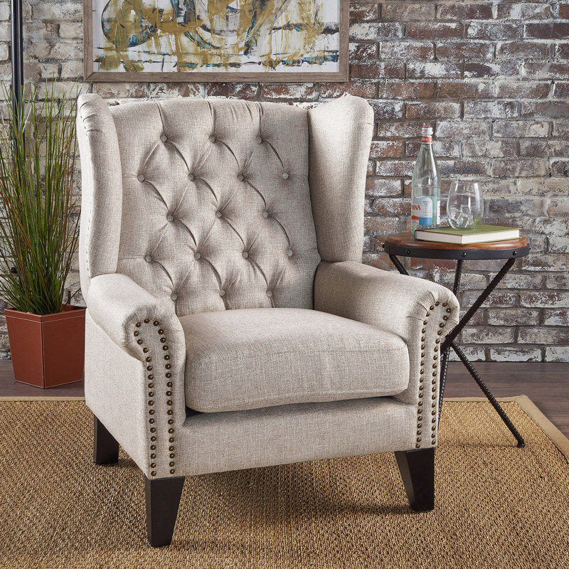 Charmante chaise d'inspiration médiévale avec superbe cadre en bois et pieds espacés, Beige