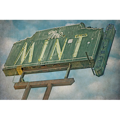 Vintage La VIII - Typography