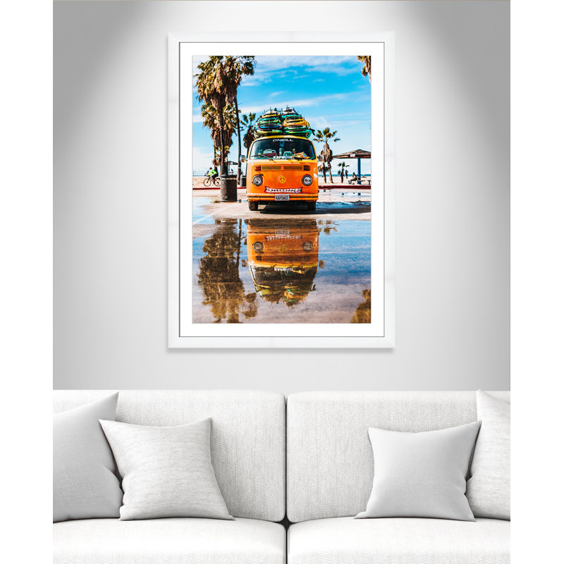 «Coastal Cruiser» par Tyler Nix, H 43 po x l 31 po x P 1,25 po, Encadrement cubique blanc, Blanc mat