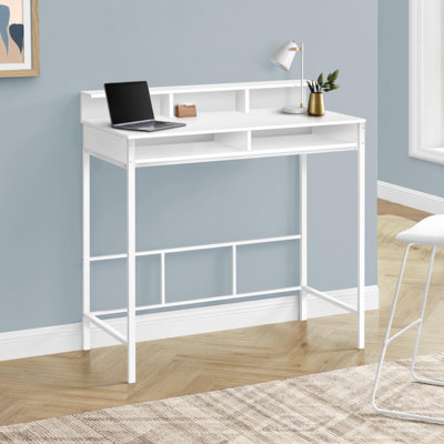 Bureau d'ordinateur moderne et minimaliste
