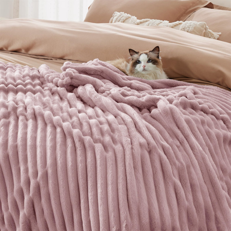 Aanuoluwa Throw Blanket, Pink