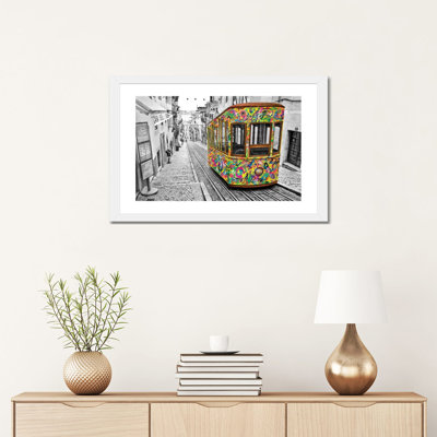 « Lisbon tram » par Ben Heine-reproduction de photo