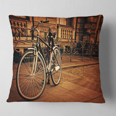 Coussin décoratif paysage de paysage rétro avec vélo