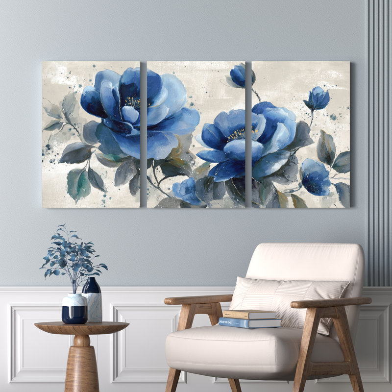 Ensemble de 3 toiles peintes à l'aquarelle avec des motifs floraux bleus, idéal pour la décoration du salon et de la chambre.