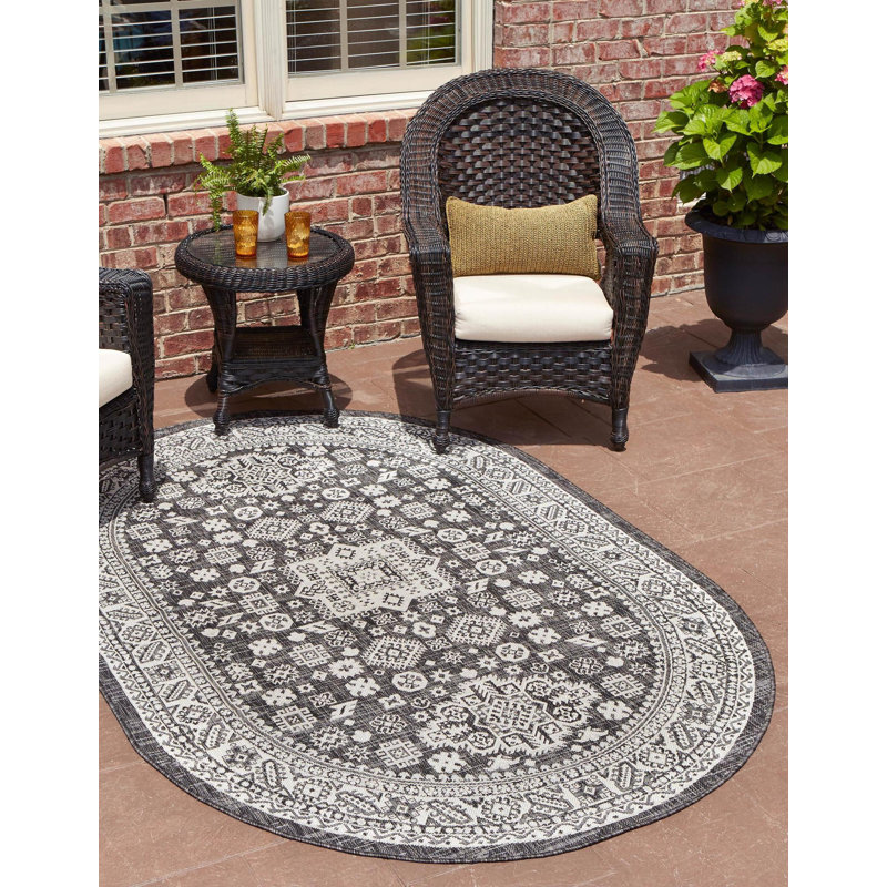 Tapis intérieur / extérieur couleur pierre, Ovale 5 pi 3 po x 8 pi