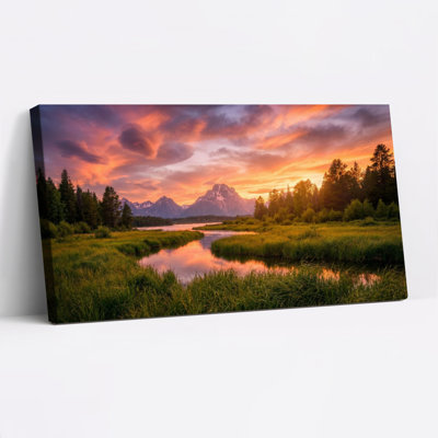 Ensemble de 1 tableau sur toile représentant un coucher de soleil sur une montagne