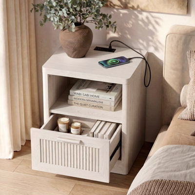 Ensemble de 2 tables de chevet avec station de charge, ports USB et tiroir à fermeture douce, table de chevet compacte pour petits espaces, chêne clair