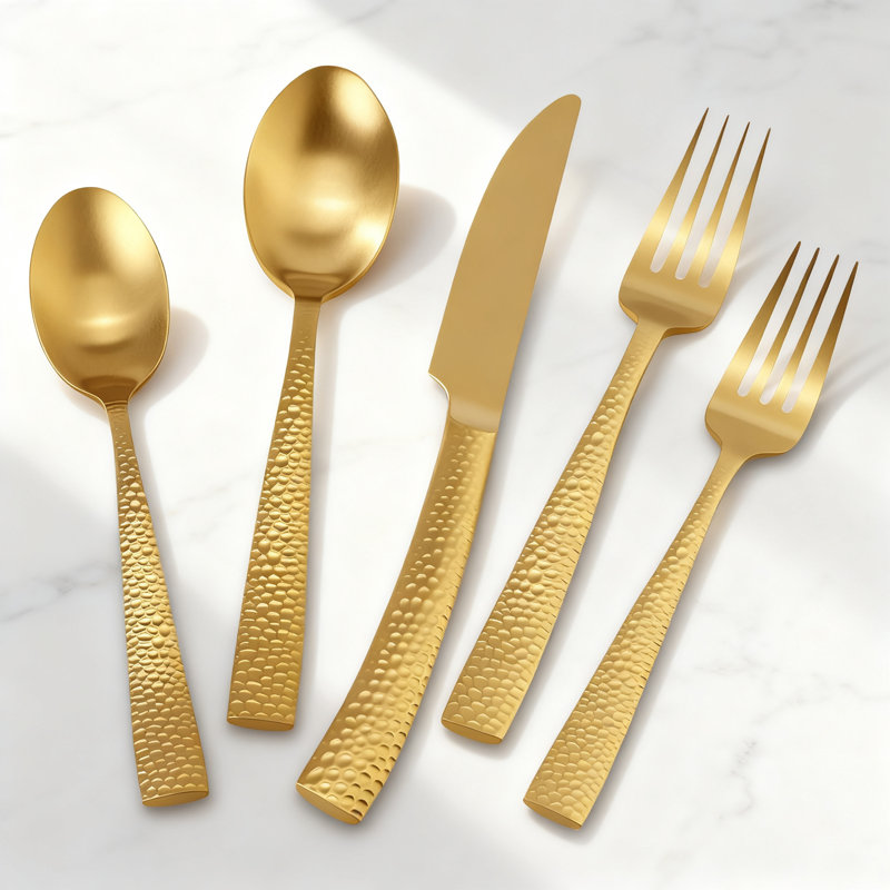 Ensemble de couverts martelés 20 pièces au fini or mat, service d'argenterie en acier inoxydable pour 4 avec couteaux de table, fourchettes et cuillères, pour cadeau de pendaison de crémaillère