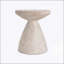 Table d'appoint intérieure / extérieure en béton léger avec finition en travertin élégant pour une utilisation polyvalente et durable
