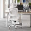 Chaise de bureau moderne et ergonomique avec appui-tête réglable, accoudoirs pliables et soutien lombaire-115636187