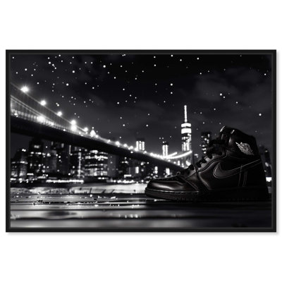 Sneaker City and Bridge, art mural urbain noir et blanc par Notoriart