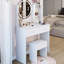 Table de coiffeuse à DEL ronde 17 po avec tabouret rembourré, miroir tricolore, luminosité réglable, commande tactile, 2 ports intégrés AC + 1 ports de type C, rangement multi-couches, style américain, habillage blanc