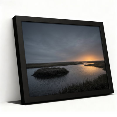 «Orange Sunset Glow Over Winding River Marsh Landscape», art mural sur toile
