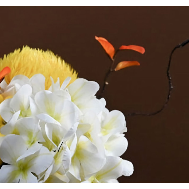 Décoration de fleurs simulées