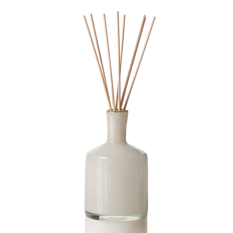 Ski House Feu de Bois 15oz Long-Lasting Reed Diffuser