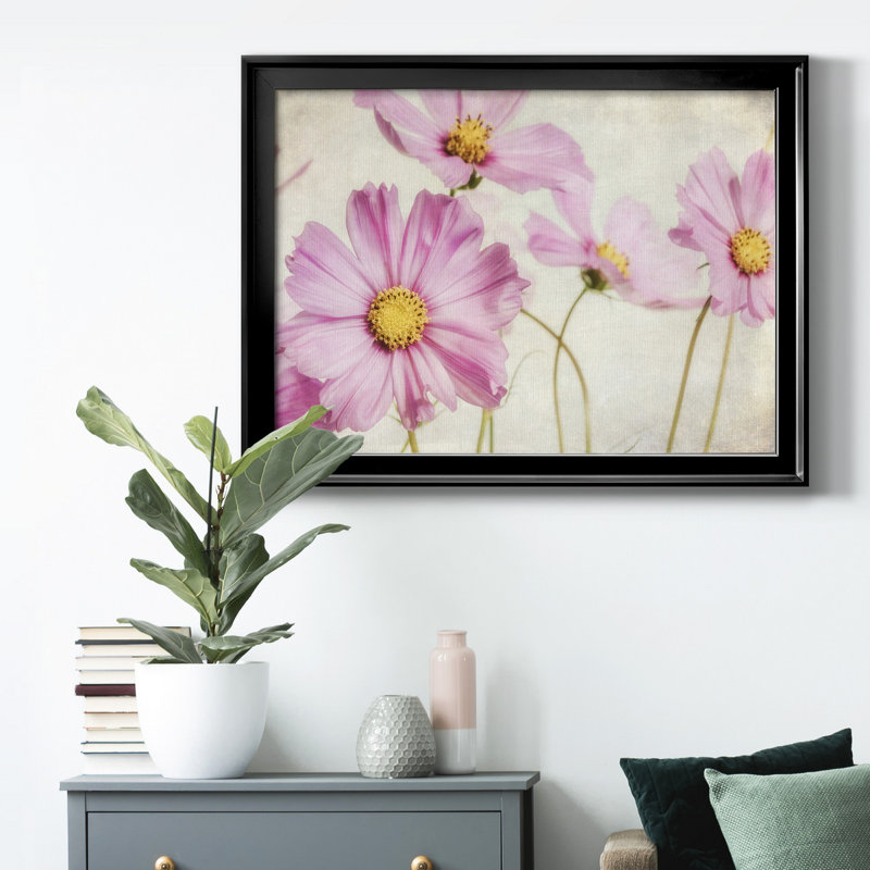 «Pink Cosmos I», peinture sur toile encadrée, H 26,5 po x l 36,5 po x P 1 po, Cadre noir