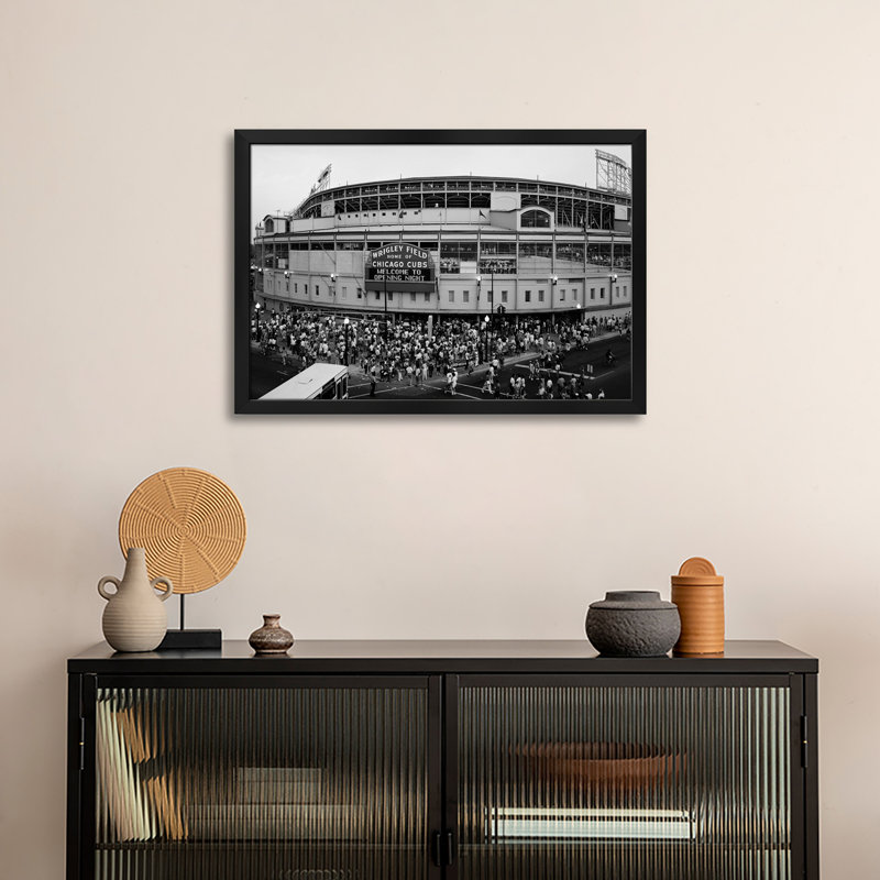 Wrigley Field In B&W (From 8/8/88 - The First Night Game That Never Happenu), Chicago, Illinois, États-Unis, affiche encadrée de qualité supérieure par Panoramic Images