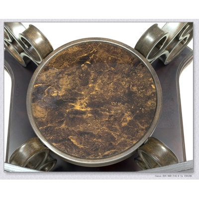 Table de bout sculpturale avec plateau en verre et tablette en papier marbré, pieds en métal thermolaqué pour un décor élégant