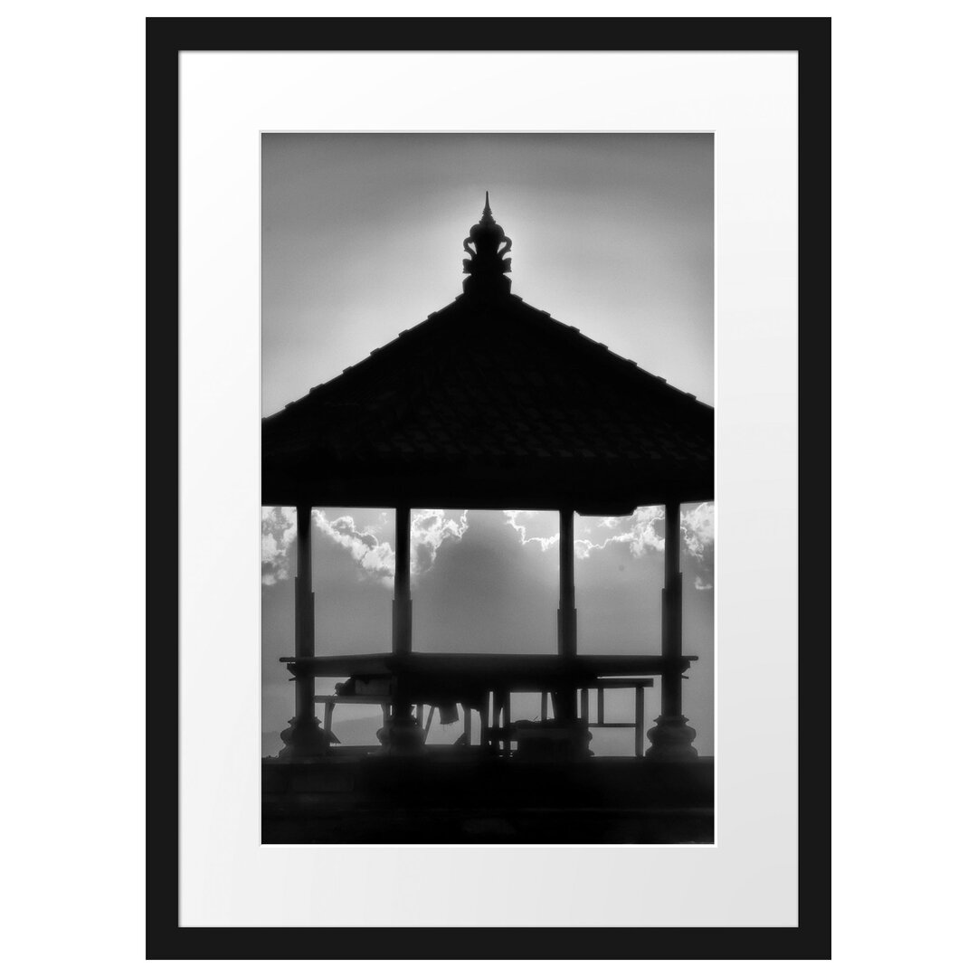 Gerahmtes Poster Pagode in Bali im Sonnenuntergang