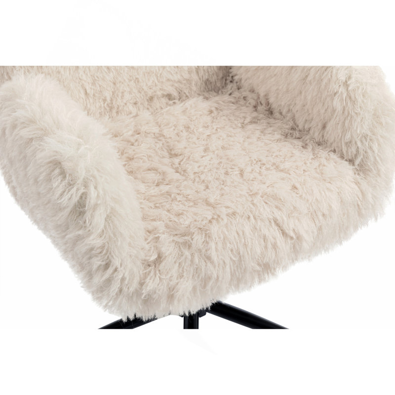 Chaise de bureau pivotante à dossier épais et dossier réglable sur 5 positions, avec accoudoirs et roulettes. Revêtement en laine d'agneau beige.