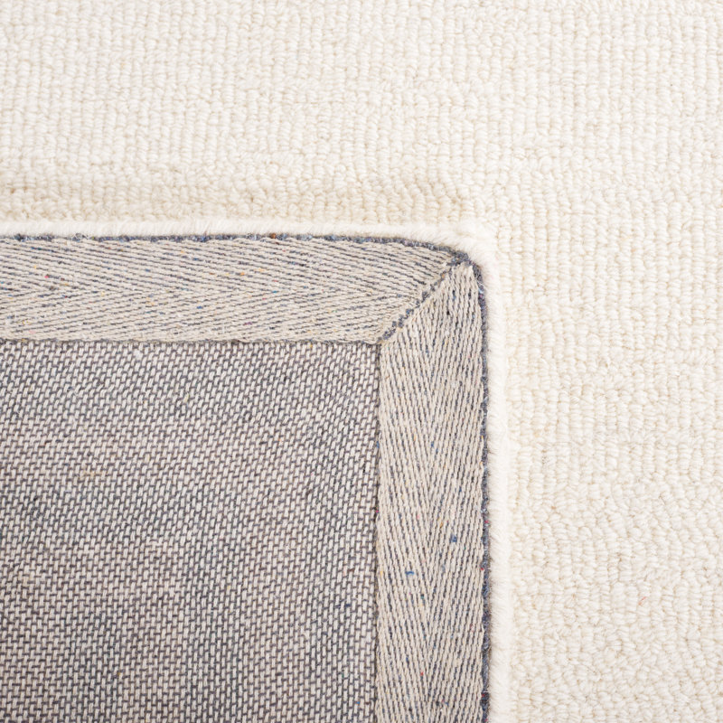 Diljana Hand Tufted Wool/Cotton Greek Key Border Rug in Ivory/Green, Rectangle 4' x 6'