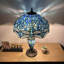 Lampe de table Haruko Tiffany avec abat-jour et base en vitrail bleu et ampoules DEL incluses: l 16 po x P 16 po x H 24 po-2019900069