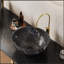 Lavabo de salle de bain en céramique noir mat avec motif de pierre, durable et résistant aux taches pour les salles de bain modernes