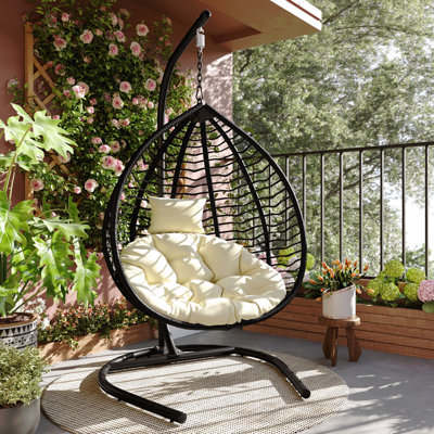 Balancelle suspendue en osier avec support Teardrop - beige + noir