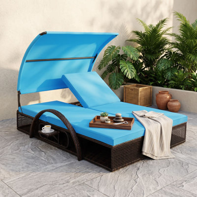 Chaise longue d'extérieur avec auvent courbé réglable à 5 positions, tables d'appoint cachées, lit de jour de patio avec coussins amovibles