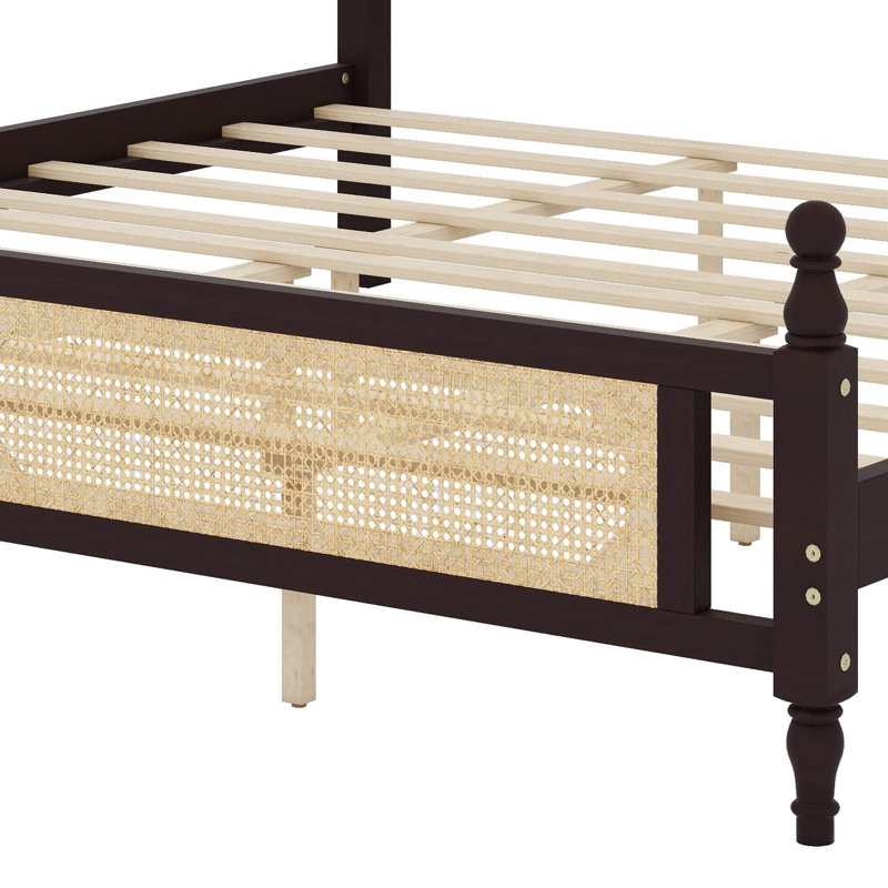 Très grande base de lit en bois ornée d'une tête de lit en rotin, Espresso