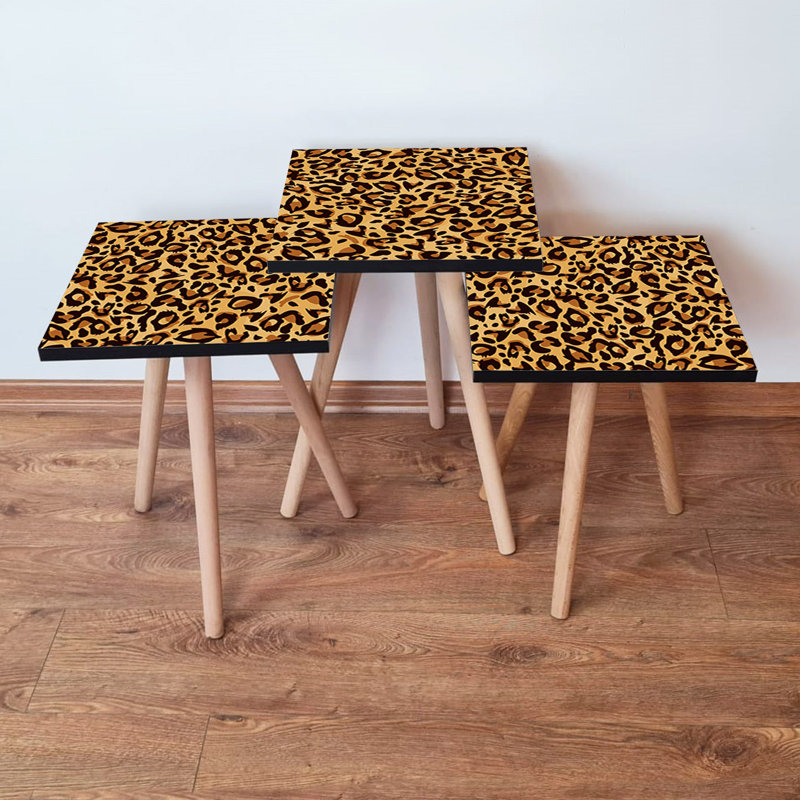 Ensemble de 3 tables gigognes modernes, beige et chameau avec pieds en bois de hêtre brun, grande table: 13,8 po x 20,5 po x 13,8 po | Table moyenne: 13,8 po x 18,5 po x 13,8 po | Petite table: 13,8 po x 16,5 po x 13,8 po | 100% panneau de fibres à densité moyenne, design élégant et polyvalent