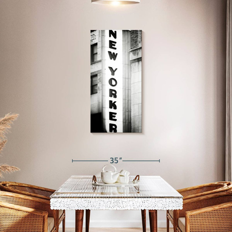 Hôtel New Yorker, H 42 po x l 21 po