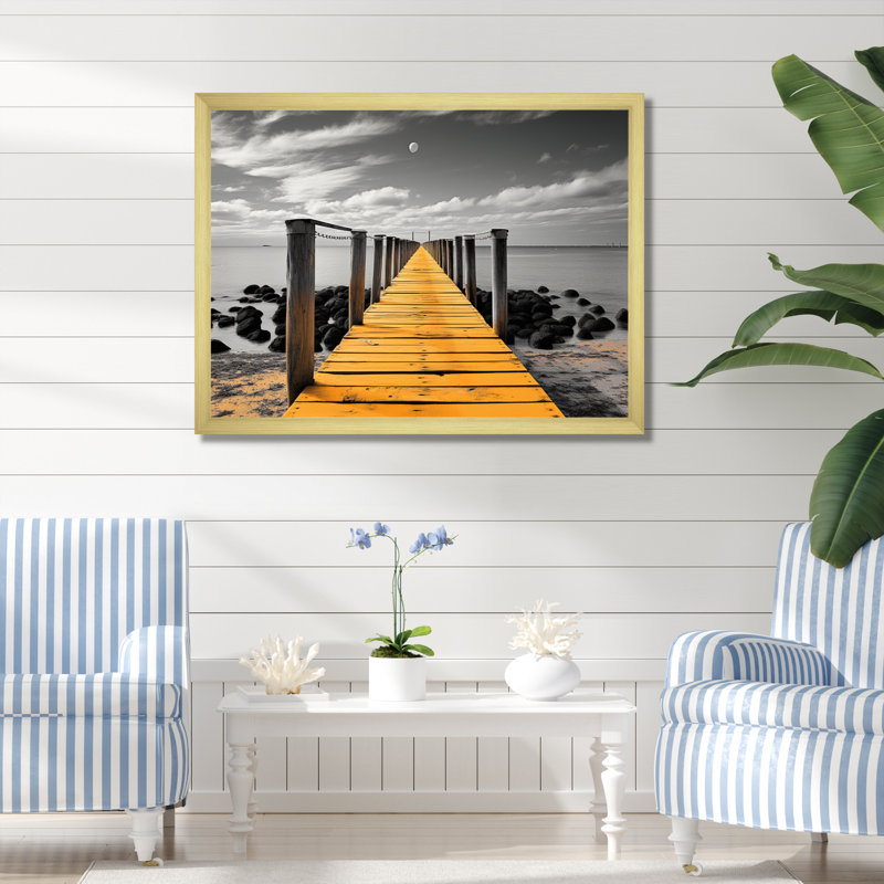 Bahraoui Beach Pier Point de vue noir sur toile, Encadrement doré, H 16 po x l 32 po x P 1 po