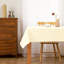 Nappe rectangulaire lavable, infroissable et résistante aux taches pour la table de salle à manger-478436190