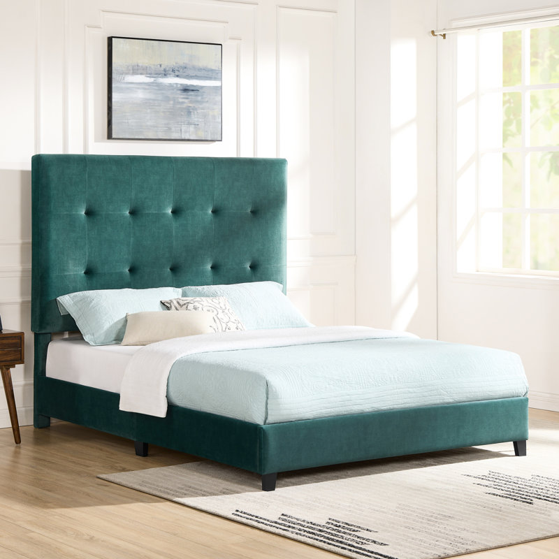 Grand lit tapissier moderne en velours - cadre luxueux décor contemporain