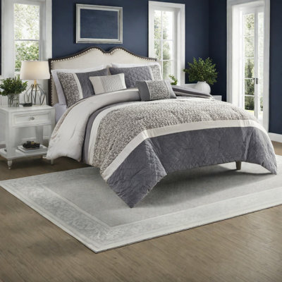 Luxurious Bedding Sets With Textured Jacquard, Polyester Comfort, King Size