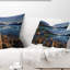 Coussin Large Large Logs in Mountain Lake