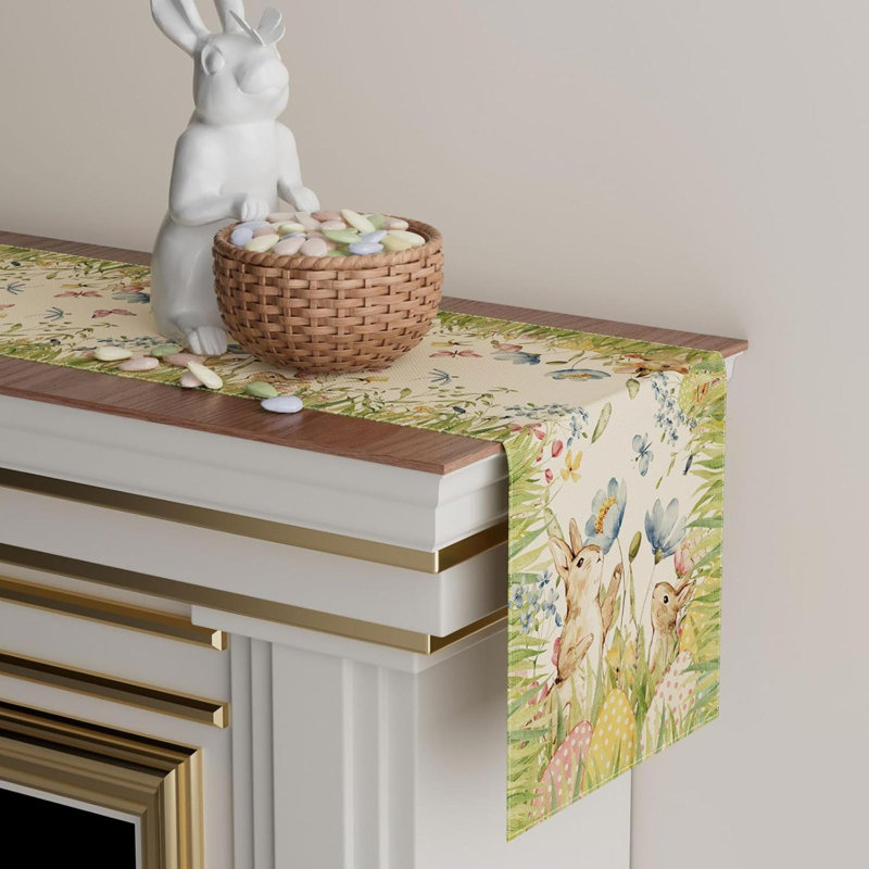 Eau, œuf de lapin mignon, fleurs d'herbe, lapins, table de Pâques, décoration de table pour la fête, cuisine, salle à manger, décor des fêtes