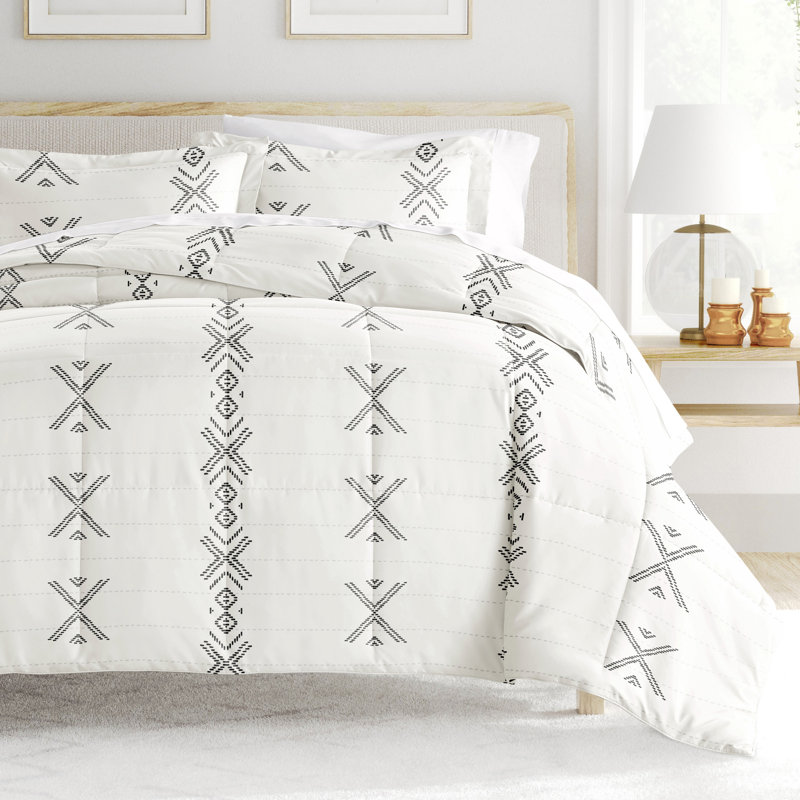 Down Alternative Urban Stitch Patterned Comforter Set, Queen Comforter + 2 Pillow Shams