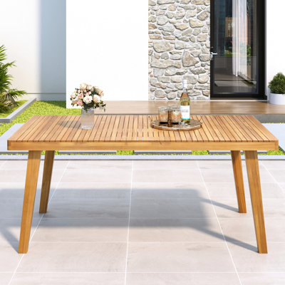 Table de salle à manger de patio en bois de 175 cm (69 po) pouvant supporter jusqu'à 136 kg (300 lb), plateau à lattes, couleur naturelle, spacieuse pour les repas en plein air, entretien facile, idéale pour les réceptions au jardin.